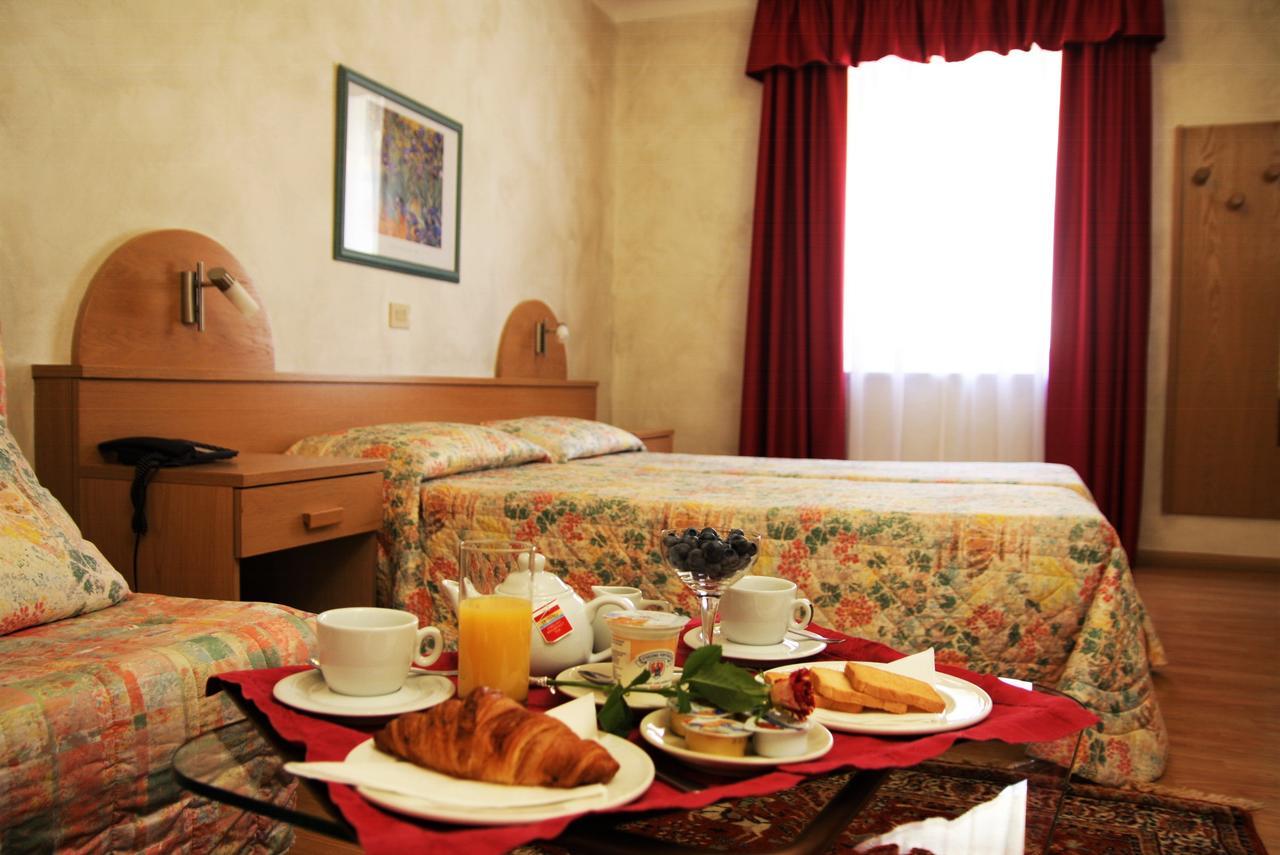 Hotel Centro Torre Pellice Buitenkant foto