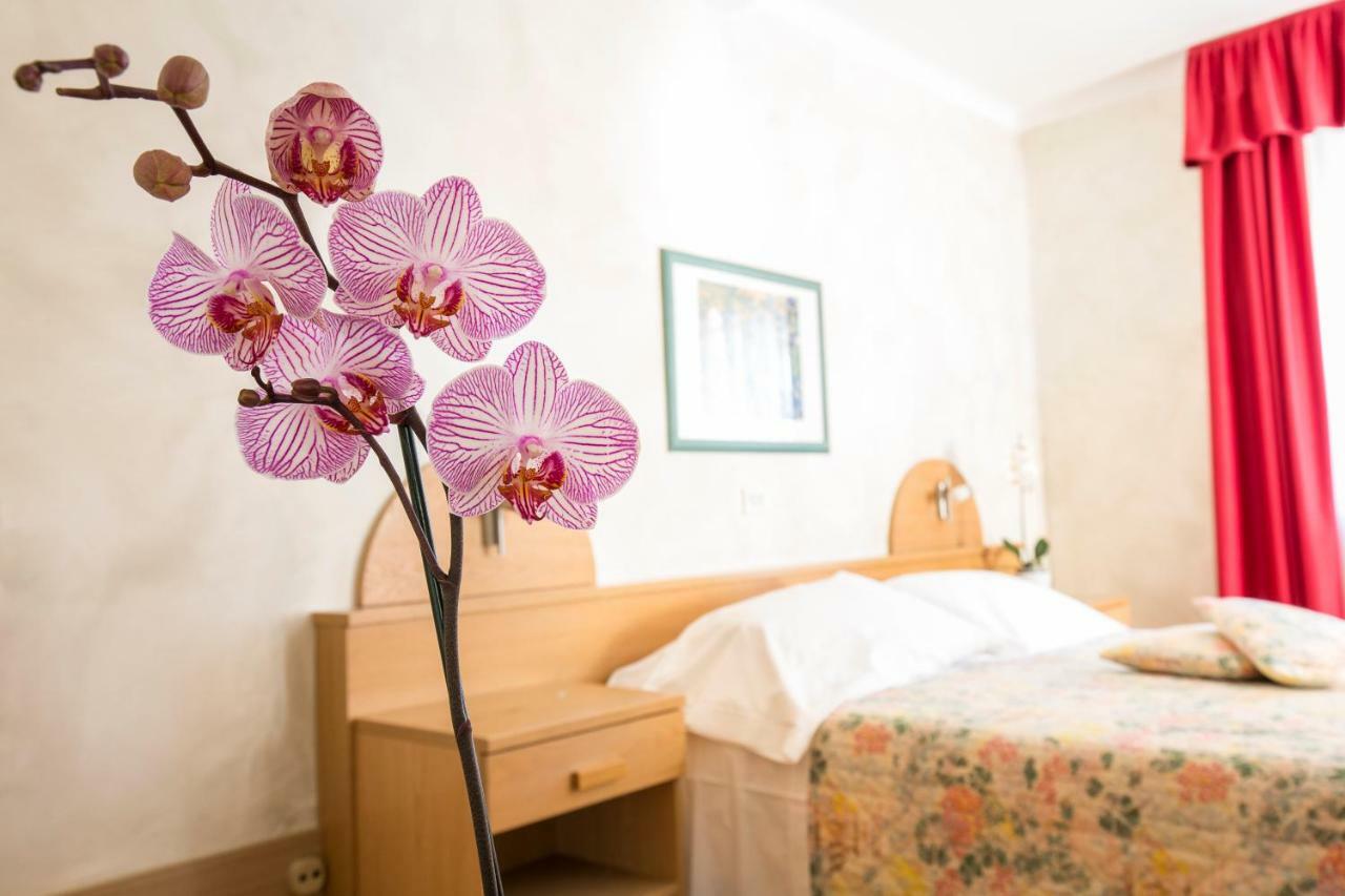 Hotel Centro Torre Pellice Buitenkant foto